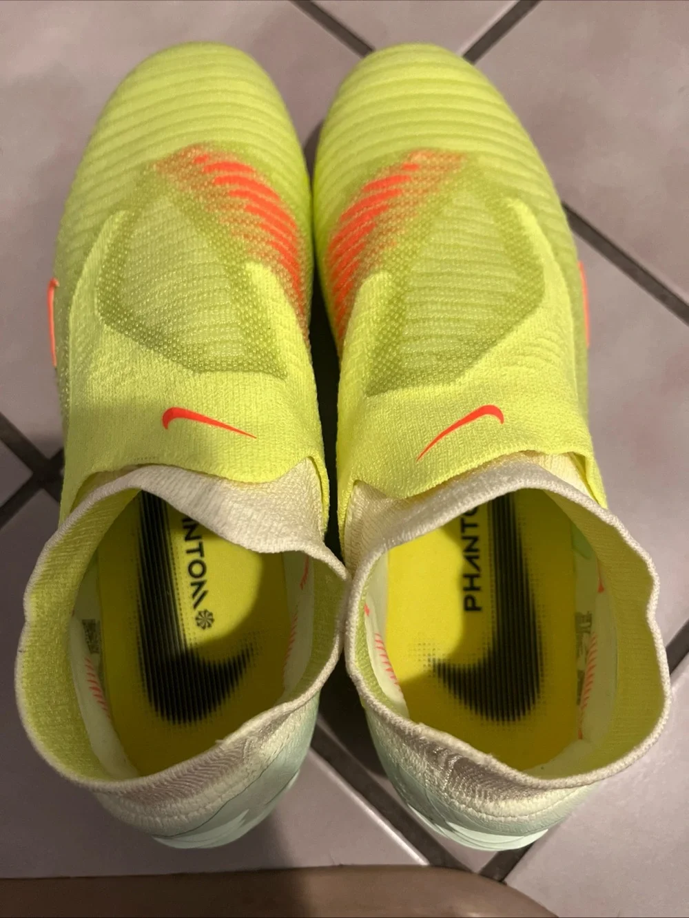N/A new nike